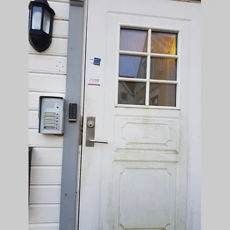 Apartment Para *